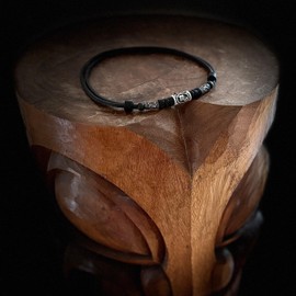 HANA LIMA Sternzeichenhalskette Lederkette Sternzeichen Halskette Surferkette Tierkreiszeichen Horoskop verstellbar (H - SKORPION / 24. Oktober - 22. November)