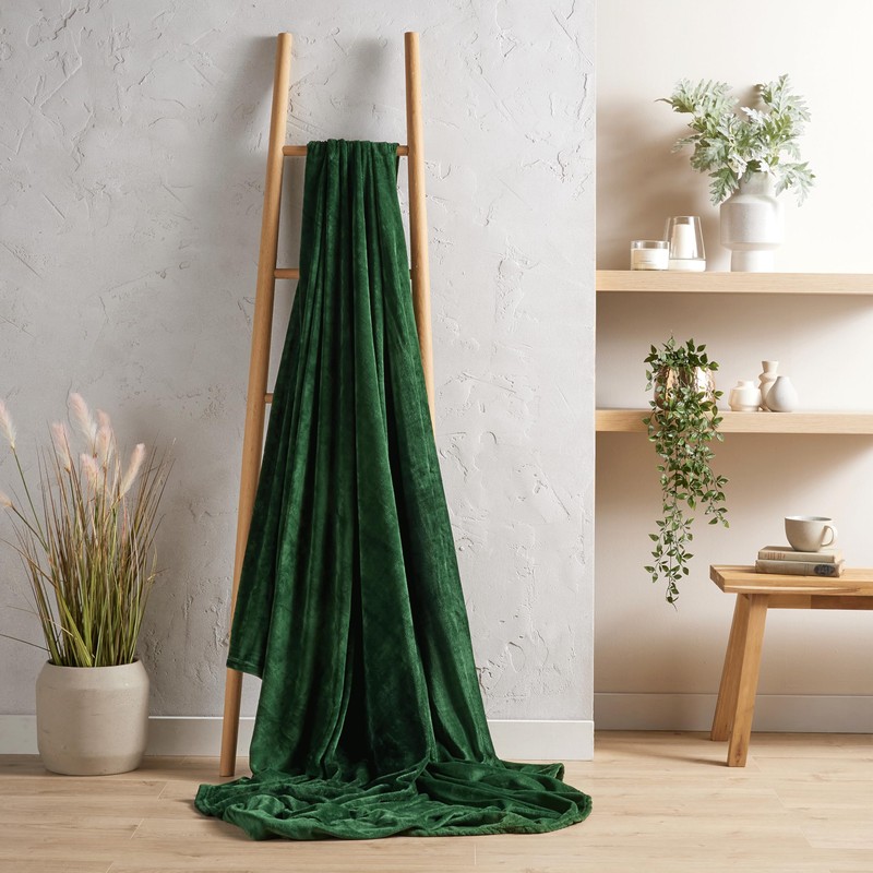 Olivia Rocco Flannel Fleece Throw Blanket Super Soft Warm Fluffy