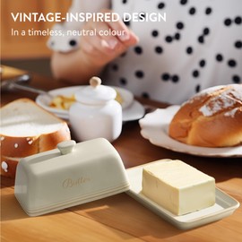 Navaris Butter Dish with Lid - Stoneware Holder Container with Cover - Holds 250g of Butter (5.3oz) - Safe for Microwave Freezer Oven Dishwasher - Cream White