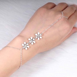 Yheakne Boho Flower Finger Bracelet Silver Ring Wrist Bracelet Vintage Slave Bracelet Minimalist Ring Chain Bracelet Hand Jewellery for Women and Girls Gifts (Silver), Metal