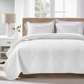 FLYMME Queen Quilt Bedding Set White Lightweight Bedspreads Full Size,Modern Style Geometric Weave Stripe Pattern,Soft Microfiber Bed Coverlet for All Season (1 Quilt, 2 Shams)