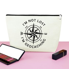 Mxrymvu Funny Geocach-ing Gift Makeup Bag Geocache Gifts Travel Bag Outdoor Lover Gifts for Women Zipper Pouch Unique Travel Lover Gifts Cosmetic Bag Gifts for Geography Lovers I’m Not Lost