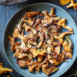 Premium Grade Dried Chanterelle Mushrooms, 2oz Gourmet Ingredient, Gourmet Food Gift For Mushroom Lovers - Rich Umami Flavor 鸡油菌Shipping from California, U.S.