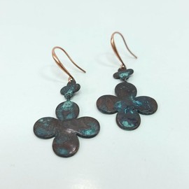 E0821 Antique Patina Tone Metal Clover Shape Drop Dangle Hook Earrings Dainty Earrings for Women – Elegant Minimalist Fashion Accessories Stylish Additions