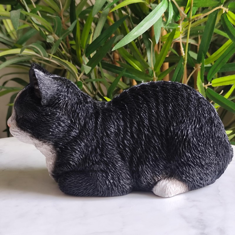 Vivid Arts Dreaming Cat Black & White Ornament – Peaceful