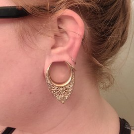 LADEMAYH 2Pcs Elegant Rose Gold 00g Hollow Pattern Tunnels Earrings - Surgical Steel Saddle Gauges