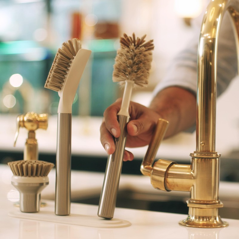 Curio Home Goods Ionic Brush Set, Magnetized to Stand Upright,