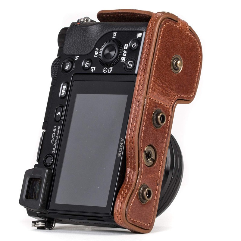 MegaGear Sony Alpha A6300, A6000 (16-50 mm) Ever Ready Echtleder