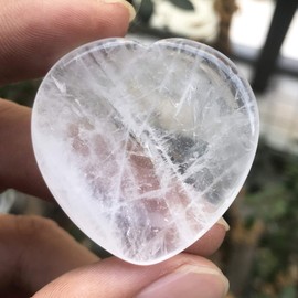 Fekuar Natural Rock Quartz Crystal Thumb Worry Stone, Hand Carved Healing Crystal Heart Shaped Stone for Anxiety Stress Relief Meditation