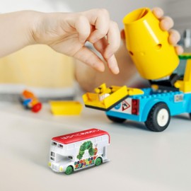 Takara Tomy Tomica Dream Tomica SP Picture Book Collection Harapeko Swaddle Mini Car Toy For Ages 3 Years Old