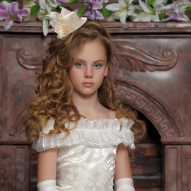 Zinniday Girls Fascinator Tea Hat - Tea Party Set for 1920s Costume Party, Off White Church Top Hats with Pearl Necklace Earring Hand Fan and Lace Gloves Set