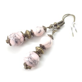 Halskette und Ohrringe aus Bronze mit Anhänger aus rosafarbenen, rekonstituierten Türkisperlen und tibetischen Perlen