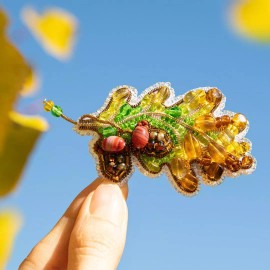 Charivna Mit Crystal Art Beadwork kit for creating brooch Oak Leaf BP-334C