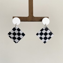 Dainty 70s 80s Vintage Lightweight Acrylic Square Grid Drop Dangle Earrings Chic Charm Resin Black White Rectangle Geometric Studs Earrings For Women Statement Checkered Squares Racing Race Jewelry