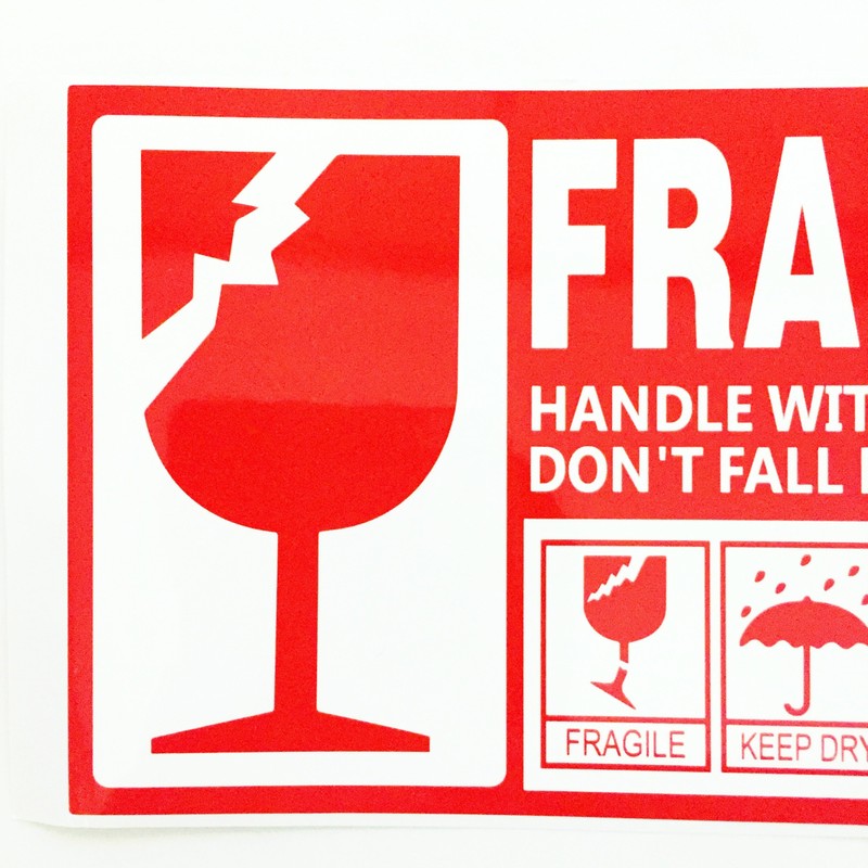 Creve Cell FRAGILE Flagile Sticker Labels Small 9x5cm Waterproof Glossy