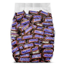 Snickers Chocolate Candy Bars - Fun Size Snickers Candy Bars - Individually Wrapped Bulk Snickers Chocolate Bars - Snickers Milk Chocolate, Peanut, and Caramel Bars - Bulk Candy Bag (Pack of 65)