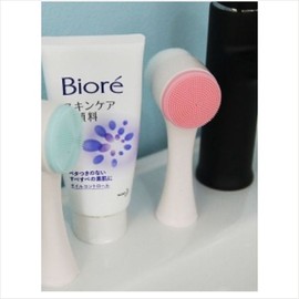 Altipia D14 Clean Facial Cleansing Brush Random Color / D14 클린 세안브러쉬 랜덤컬러