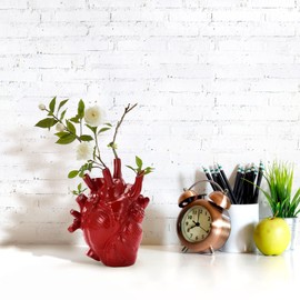 MANMAOHE Red Anatomical Heart Vase Resin Flower Pot Desktop Ornament Heart Shaped Vases for Flowers Heart Sculptures Home Decor, 4.3x6 Inch