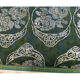 NORTHCOTT- BANYAN BATIKS #NO-80101-78-ROSES AND THORNS-GREEN POINTILLISM- BTY