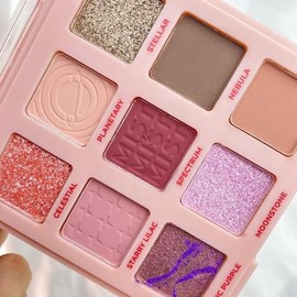 Ruby Rose Paleta de Sombras Cosmic Mist 9 Tonos Alta Pigmentación Mate y Brilloso Larga Duración Fácil Difuminado                                     
