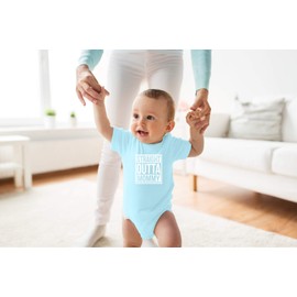 Straight Outta Mommy – Divertido y Lindo Chiste novedoso Regalo para bebé Creeper, Overol de una Pieza para bebé, Azul Claro, 6 Meses