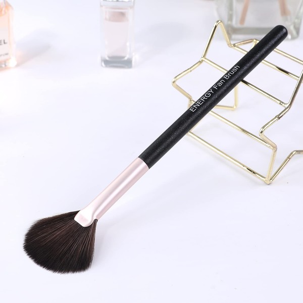 ENERGY Fächer-Highlighter-Pinsel