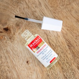 Mavala Mavaderma - Nail Growth Treatment. Stimulating Massage Oil for Faster, Healthier, Supple Nail Root. Soften & Hydrate Skin Around Nails. Made in Switzerland, Natural Ingredients, Cruetly Free