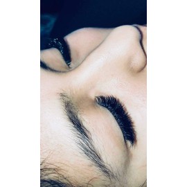 ULTRA STRONG Eyelash Extension Glue - 5 ml / 1-2 Sec Drying time/Retention 6-7 weeks/Maximum Bonding Power/Professional Use Only Black Adhesive Latex Free