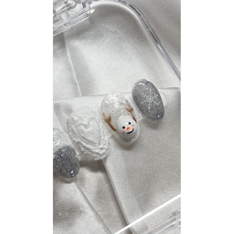 White Snowman Nail Tips - Stiletto / 하얀 눈사람 네일팁