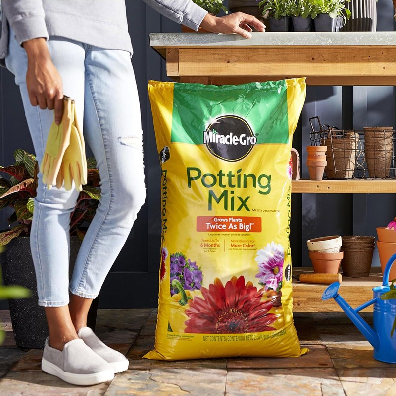 Miracle-Gro 2 Pack Potting Soil Mix for Container Plants, Flowers,