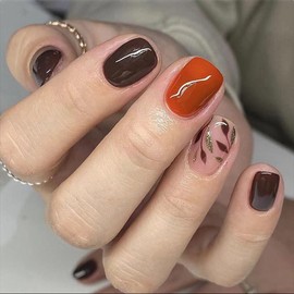 Fall Press on Nails Short Square Fake Nails Glossy Autumn Orange Red Dark Brown Acrylic Nails Squoval Bling Gold Glitter Stick on False Nails with Design 24 Pcs