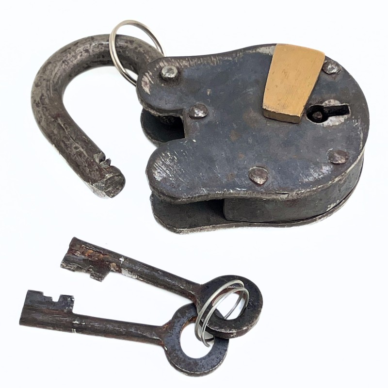Antique Style Rustic Cast Iron Padlock Heavy Duty Skeleton Key