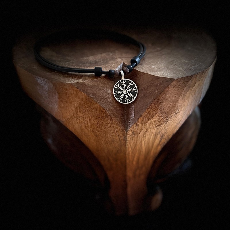 HANA LIMA Halskette Wikinger Kompass Vegvisir Lederhalskette Lederkette Herren Damen