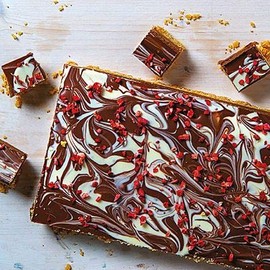 LAKELAND Foil Traybake Baking Trays x 10, 32cm x 19cm - Reusable & Recyclable