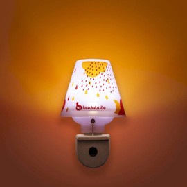 Badabulle B015010 LED-Nachtlicht mit Schirm für die Steckdose, mit Tag/Nacht-Einschaltautomatik, Mehrfarbig (Rosa/Gelb/Mehrfarbig)