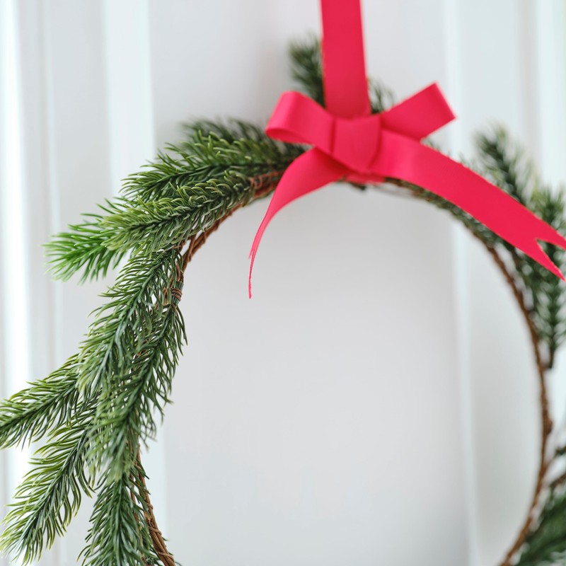Ginger Ray Artificial Foliage Hanging Wreath Christmas Home Decoration Set