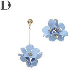 DANA BURTON Freesia Unbalance Dangle Earring 1ea, Color:White