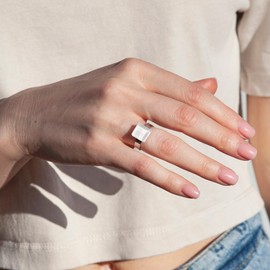 ALEXASCHA® Minimalist ring with colourful stones • Open finger ring for each finger • Small gift for girlfriend • Adjustable ring size: 53-63 (diameter 17-20 mm) • Glass stone: 10 mm (snow white)