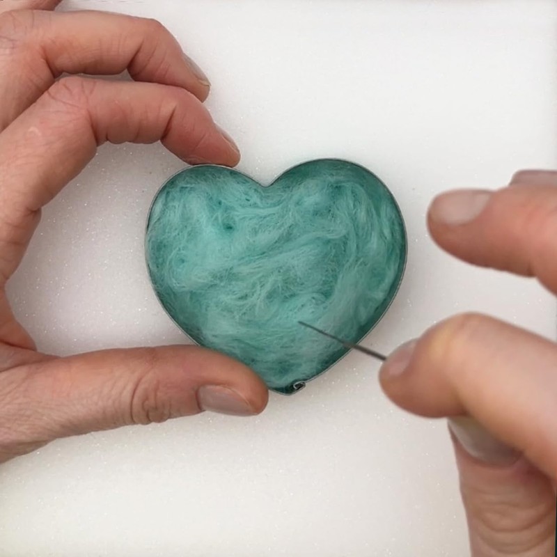 Bergin & Bath Needle Felting kit - Hearts. Learn to