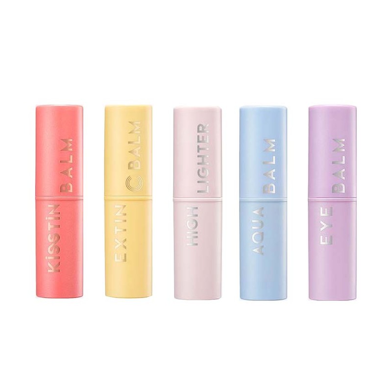 WHERE 1+1 Beauty Kahi applying Gahi Multibalm Wrinkle Bounce Wrinkle