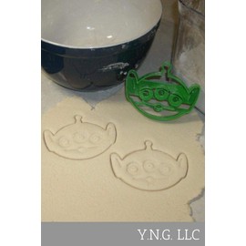 ALIEN PIZZA PLANET CLAW GAME PRIZE TOY STORY CARTOON PIXAR CHARACTER COOKIE CUTTER FONDANT BAKING TOOL USA PR724