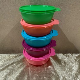 New Tupperware Set of 5 Beautiful Bright Colors Individual Salad Bowls 630ml ea