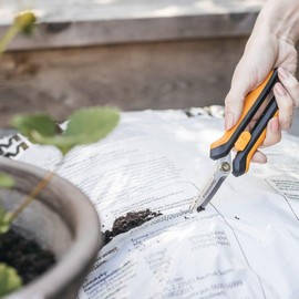 Fiskars Pruning Shears for Gardening, Multipurpose 8" Garden Shears with Sheath and SoftGrip Handle, Great for cutting Nursery Pots, Bags, and Wire