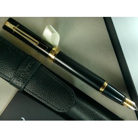 Sheaffer 300 Glossy black with Gold Trim Pen and Leather Pouch Gift Set (Fountain Pen, Fine Nib)