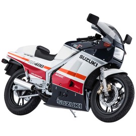 Hasegawa 21732 1/12 Suzuki RG400 Gamma, Early Model, Red/White Color w/Undercowl Plastic Model
