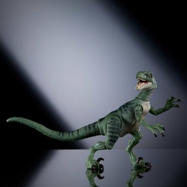 Mattel Jurassic World Hammond Collection Dinosaur Toy, Velociraptor Delta Action Figure with Glass Eyes, Wired Tail & 14 Articulations, Movie Collectible with Premium Design