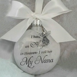 Yueshop Christmas Memorial Baubles Ornaments Feather Ball “I Have an Angel in Heaven” With Small Angel Christmas Bauble Ornament, Mum Dad Hanging Decoration(Nana)