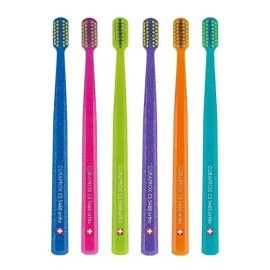 Un Cepillo Curaprox Ortho Ultra Soft Para Ortodoncia