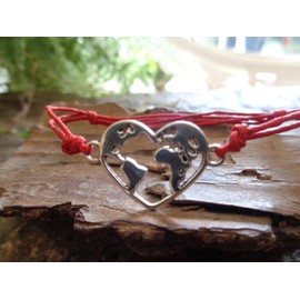 ⊹⊱✿❃ HERZ ARMBAND MIT WELTKARTE IN ROT ❃ ✿⊰⊹ veganes Armband aus Bändern mit einmalig schönem Herz, unisex, auch für Männer und Kinder, einmaliges Geschenk, kräftiges Rot, Valentinstag