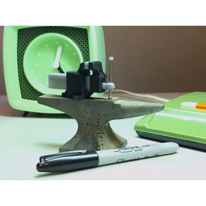 Made By Miller No. 24 Mini Vise 13/16" Functioning Made